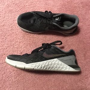 Nike metcon 3 Black with metallic swoosh 5.5